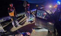 Muradiye’de kaza: Kaçak göçmenlerin bulunduğu araçla çarpışan otomobil hurdaya döndü, 7 yaralı