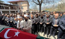 Öğrencileri için canını veren öğretmen Ayla Kara son yolculuğuna uğurlandı