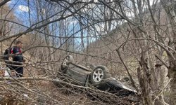 Tokat’ta feci kaza! Otomobil şarampole uçtu