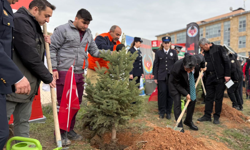 Polis Haftası’nda Anlamlı Etkinlik: Fidanlar Kahraman Polisler İçin Toprakla Buluştu