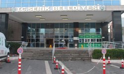 Antalya’da Serik Belediye binasına silahlı saldırı: Pompalı tüfekle ateş açtı