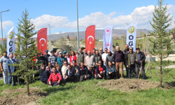 Ankara’da “Geleceğe Nefes” Etkinliği: Büyüklerle Birlikte Fidanlar Toprakla Buluştu