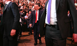 Trump'tan şaşırtan hamle: Barış zirvesi dağılırken UFC’de ortaya çıktı!