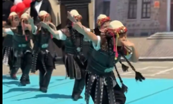 Türkiye'de kartal dansı akımı! Osmaniyeli öğrenciler resmen şov yaptı