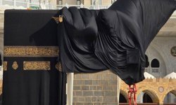 Kâbe örtüsünün yırtılması ne anlama geliyor?