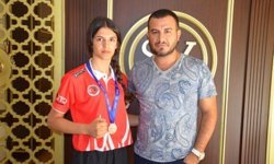 Şirin Yakşi kimdir nerelidir? Ne iş yapıyor?