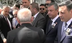 Cenazede soğuk rüzgarlar esti: Kemal Kılıçdaroğlu Özgür Özel ile tokalaşmadı!