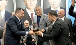 Ankara Kitap Fuarı’nda imza günleri sürerken sürpriz doğum günü kutlaması