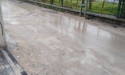 Çubuk ilçesinin en gözde caddesi her yağmurda çamura bulanıyor