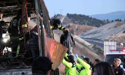 Cenazeler metal yığınına dönen otobüsten böyle çıkartıldı
