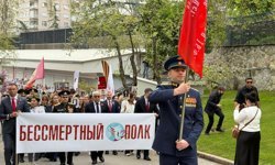 Ankara’da Rus Büyükelçiliği’nde “Ölümsüz Alay” yürüyüşü düzenlendi