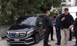 Mutlak butlan sonrası ilk görüntü: Kılıçdaroğlu evinden ayrıldı atılan slogan dikkat çekti!