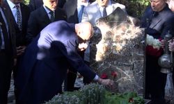 Bahçeli Türkeş’in kabrini ziyaret etti