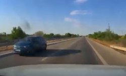 Edirne’de ters yönde ilerleyen otomobil trafiği birbirine kattı