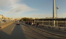 Ankara'da feci kaza: Kontrolden çıkan araç Sıhhiye Köprüsü'nden düştü!