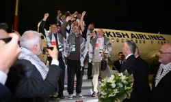 İsrail’in alıkoyduğu aktivistler İstanbul’da! Uçak iniş yaptı