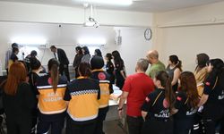 Ankara'da geleceğin paramedikleri ileri yaşam desteğini simülasyon laboratuvarında öğrendi