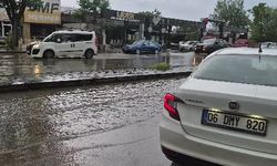 Ankara’da sağanak ve dolu alarmı: Sokaklar göle döndü!