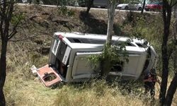 Balıkesir'de can pazarı! Yolcu minibüsü şarampole yuvarlandı, 14 yaralı