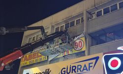 Ankara'da yönetmeliğe aykırı tabelalara gece operasyonu: Usulsüz olanlar kaldırıldı