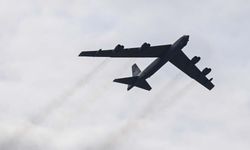 ABD'nin dev bombardıman uçağı kaza yaptı! Nükleer görev kabiliyetine sahip B-52 düştü