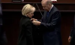 Nimet Özdemir AK Parti’ye katıldı: Rozetini Cumhurbaşkanı Erdoğan taktı