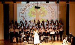 Yenimahalle’de “Zamansız Ezgiler” Gecesi: Öğrencilerden Sanat Dolu Performans