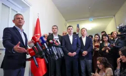 CHP’de deprem etkisi yaratan hamle: Özgür Özel’e yakın 28 PM üyesi istifa etti