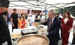 Birlik ve bereket aynı kazanda buluştu: Ankara Üniversitesi'nde aşure ikramı