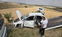 Ankara'da feci kaza! Otomobil şarampole yuvarlandı, 3 kişi yaralandı