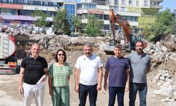 Prsaklar'da eski belediye binası yıkılacak! Yerine otoparklı modern meydan yapılıyor