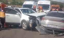 Kars'ta üç aracın karıştığı zincirleme kaza! 8 kişi yaralandı