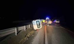 Kastamonu'da hafif ticari araç devrildi: Kazanın ardından kaybolan sürücü aranıyor