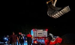 Kezer Çayı’nda mahsur kalan genç kepçe kovasıyla kurtarıldı