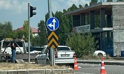 Muş’ta otomobil motosiklete çarptı: 3 kişi yaralandı