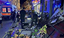 Uşak'ta kontrolden çıkan otomobil dehşet saçtı! Kaldırımdaki yayalara çarptı: 4 yaralı