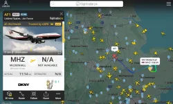 Trump'ı Taşıyan Air Force One, İngiltere'de yakıt ikmali yaptı