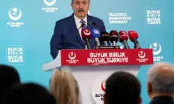 Mustafa Destici’den komedyen Deniz Göktaş’a sert tepki: 'Kutsalıma dil uzatırsan o dili koparırız'
