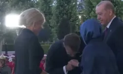 Macron’un Emine Erdoğan’ın elini öpme girişimi dikkat çekti