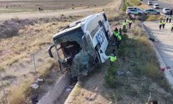 Aksaray'da feci kaza! Yolcu otobüsü devrildi, 44 kişi yaralandı