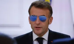 Macron neden sürekli güneş gözlüğü takıyor? Gerçek neden ortaya çıktı