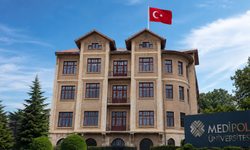 YÖK Mezun Başarı Atlası'nda zirve: Ankara Medipol vakıf üniversiteleri arasında birinci oldu!