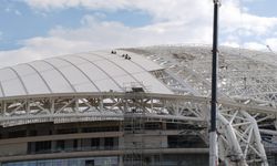 Başkentin 50 bin kişilik yeni stadı için işçiler çatıda çalışıyor