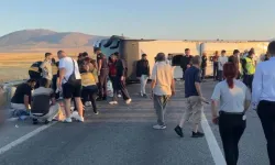 Kütahya'da yolcu otobüsü devrildi: 31 kişi yaralandı