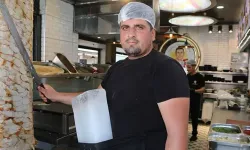 Adana’da termometreler 40 dereceyi aştı: Döner ustasının serinleme yöntemi şaşırttı