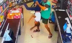 Mersin'de dehşet anları: Çocuğu yerden yere vurarak darp etti, güvenlik kamerası her anı kaydetti!