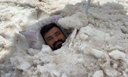 Plaj şemsiyesini kurup kara gömüldü: Erzincan’da şaşırtan serinleme