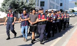 Adliyeye gülümseyerek girdi, tutuklanarak çıktı: Haraç çetesine operasyonda 7 kişi tutuklandı