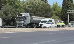 İzmir’de korkunç kaza: Tıra arkadan çarpan kamyonetin sürücüsü hayatını kaybetti