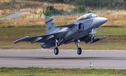 Gripen F ilk uçuşunu başarıyla gerçekleştirdi